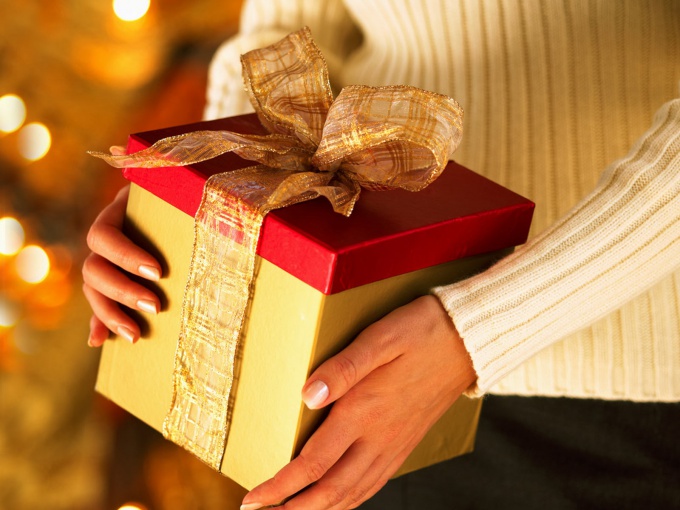 Как сделать другу подарок