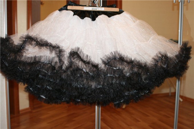 How to sew tulle