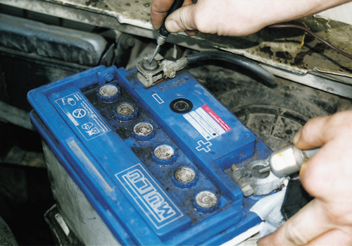 How to discharge car battery