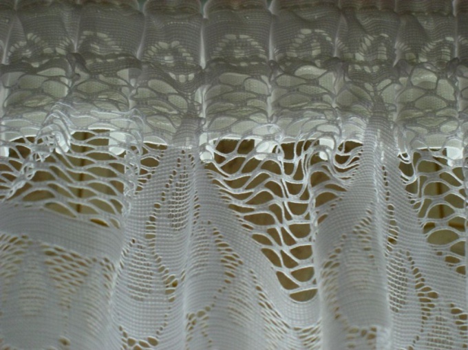 The top of the tulle, processed using curtain tape