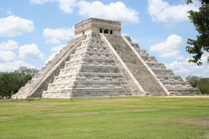 Усеченная пирамида применяется при изготовлении некоторых строительных конструкций