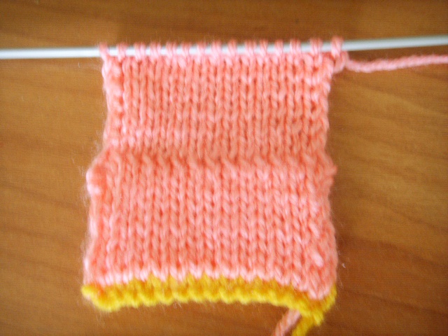 The transition to the knitting of the main leaf of the front surface