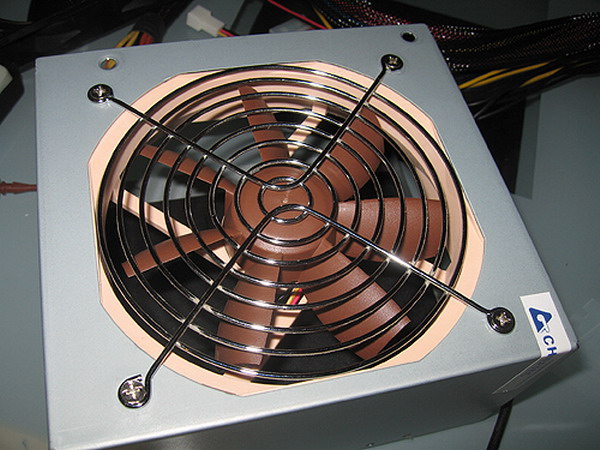 How to connect the fan to the power supply