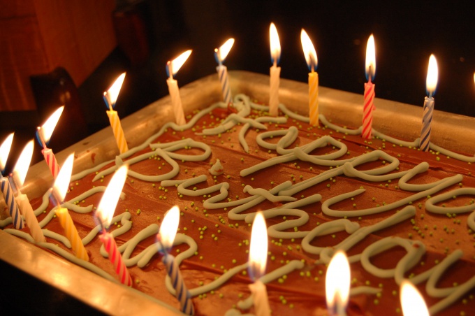 How to make the inscription on the cake