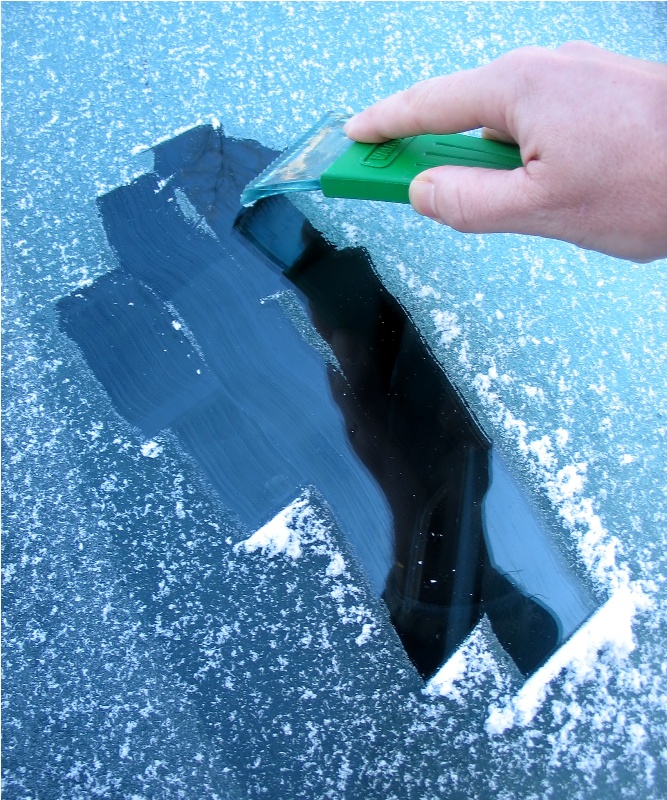 Как убрать лед с машины