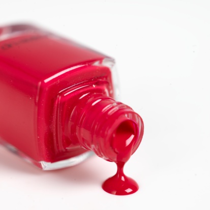 How to paint varnish nails