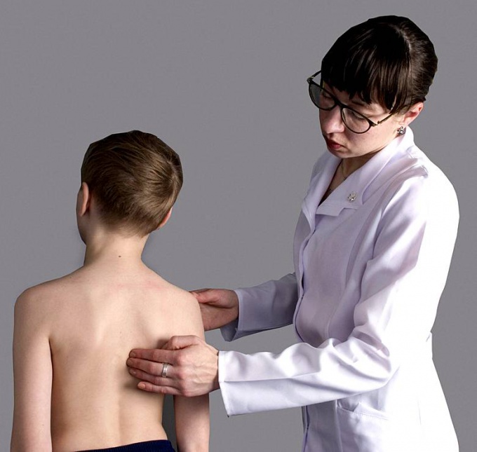 How to strengthen the back muscles of the child
