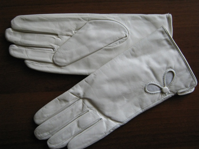 Как почистить белые кожаные перчатки