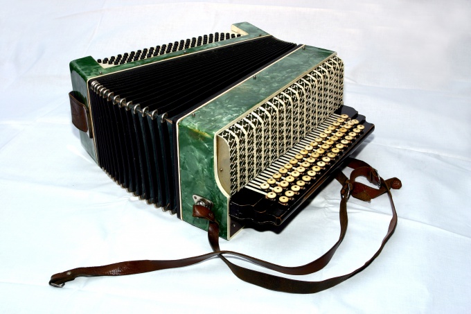 How to learn to play the accordion