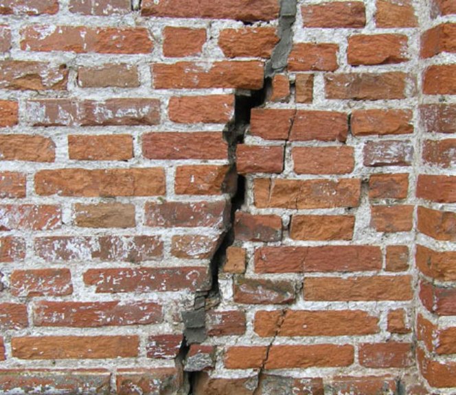 How to fix a crack on the house