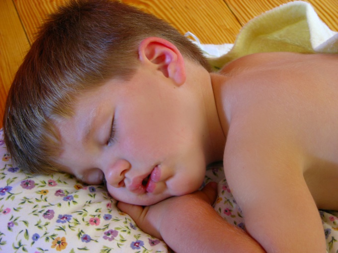 Как приучить ребенка спать самостоятельно