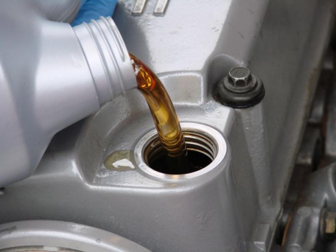 Как заменить моторное масло