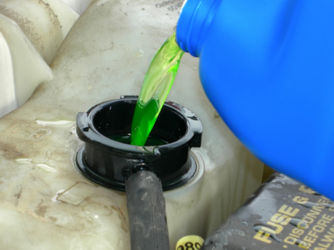 How to check the antifreeze level