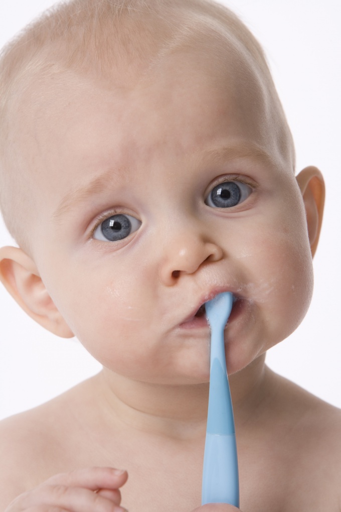 Как облегчить прорезывание зубов у ребенка