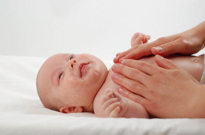Как делать массаж грудному ребенку