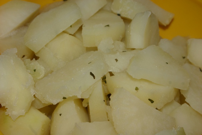 Как сварить картошку в микроволновке