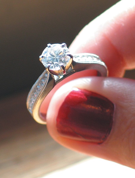 How to clean a diamond ring