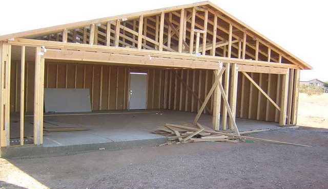 Как построить деревянный гараж