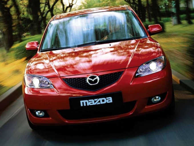 Как снять бардачок на Mazda