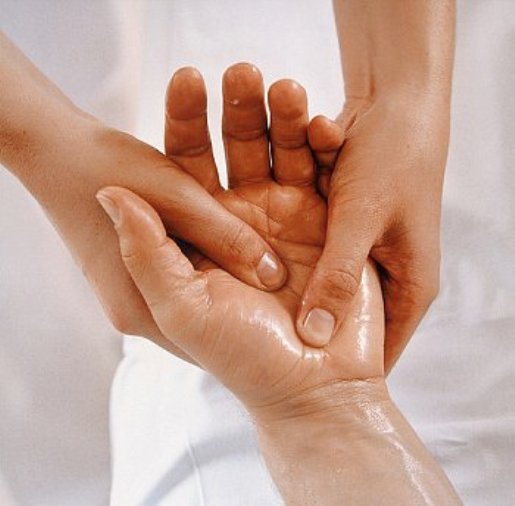Как лечить трещины на пальцах рук