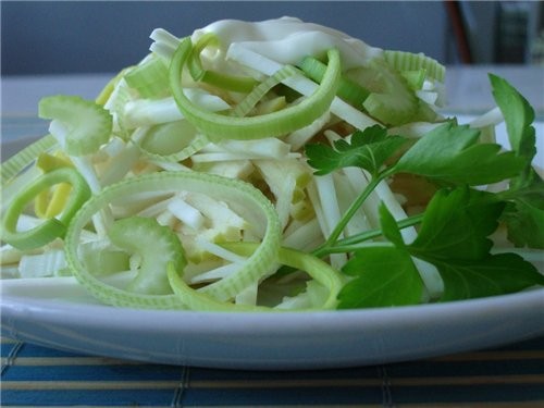 Как сделать салат из сельдерея