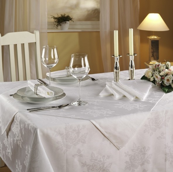 How to get the stain out of the tablecloth