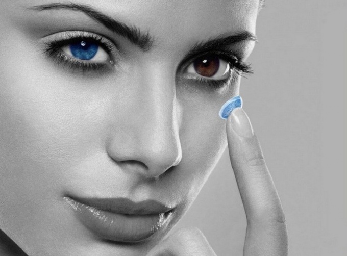 How to clean contact lenses