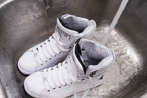 How to wash sneakers