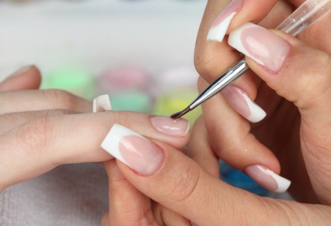 How to apply glitter on the nail