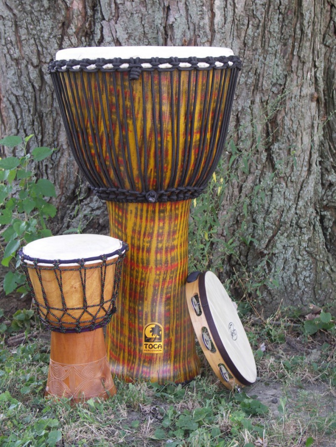 Как играть на африканских барабанах
