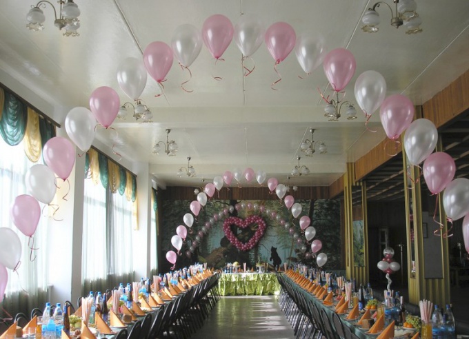 How to decorate reception hall with balloons