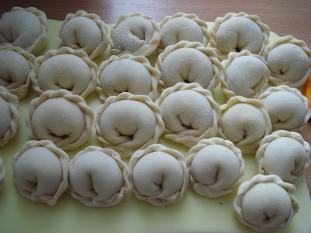 How to sculpt dumplings "pigtail"