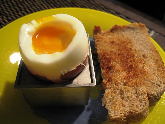 How to cook eggs in a steamer