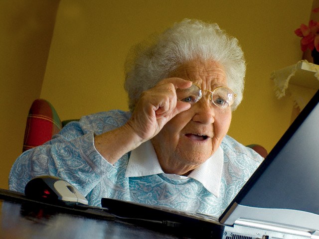 How to teach to use the computer grandma