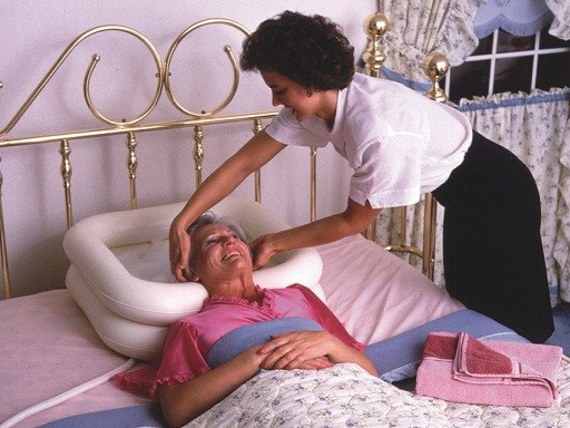 How to wash bedridden patients