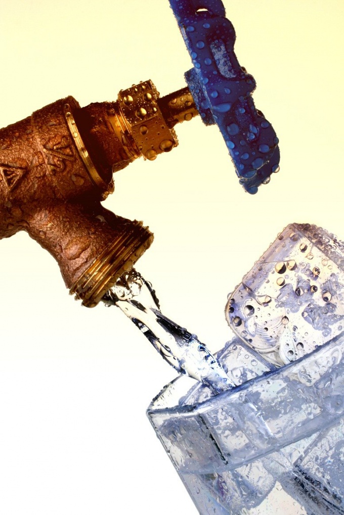 Как замораживать воду для питья
