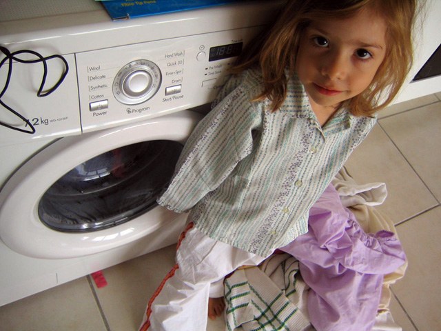 How to wash off stains of green fodder