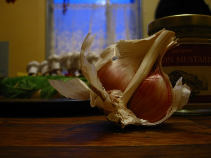 How to quickly peel garlic