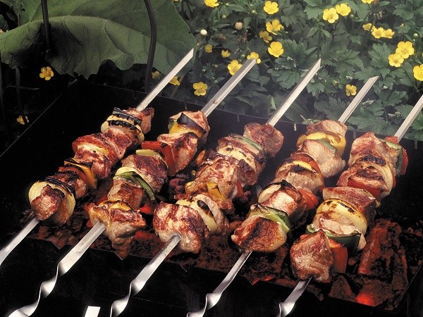 How to cook shish kebab on coals