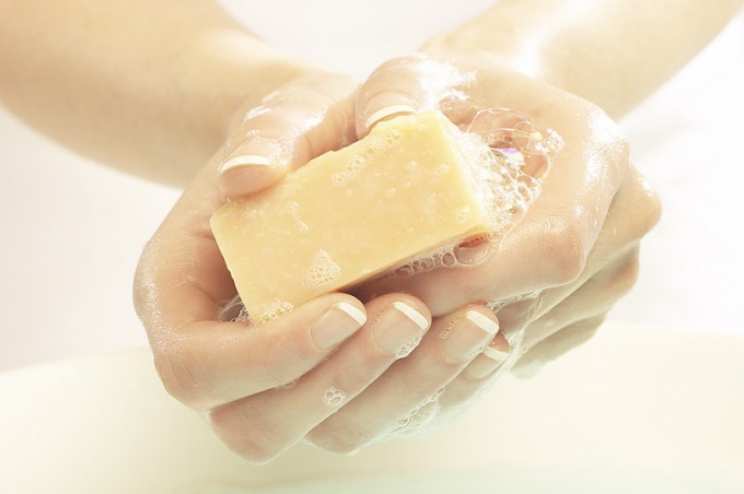 Как отмыть клей от рук