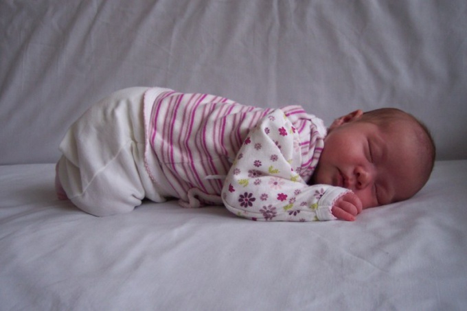 Как новорожденного уложить спать