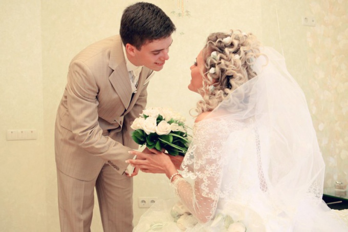 Как благословлять жениха и невесту