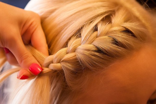 How to make hairstyle with braids