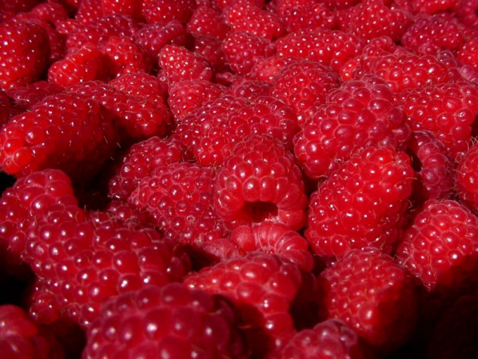 How to wash raspberries