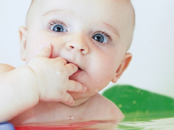 How to numb the teething baby