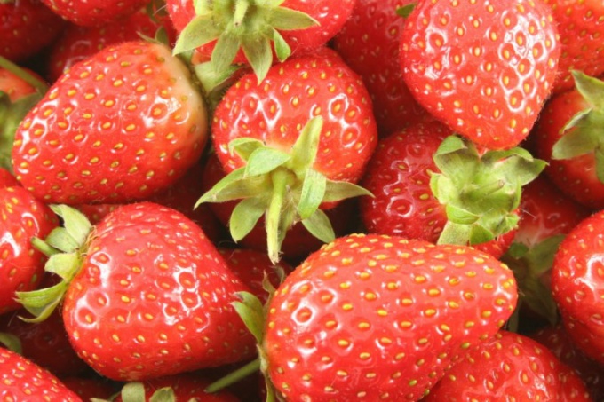 How to wash strawberries