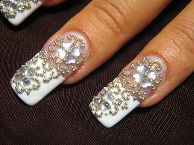 How to apply rhinestones on nails