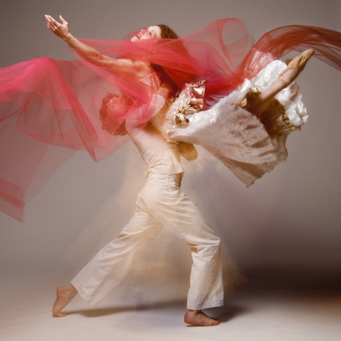 Как изобразить на бумаге танец в движении