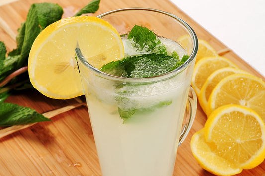 How to open a bottle of lemonade