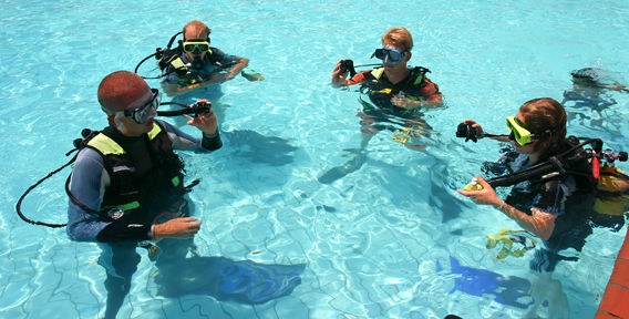 Как выбрать инструктора для подводного плавания